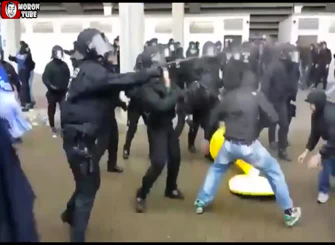 Video :Hooligan and police clashes in Germany